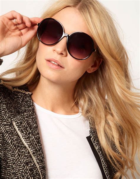 oversized 70s sunglasses